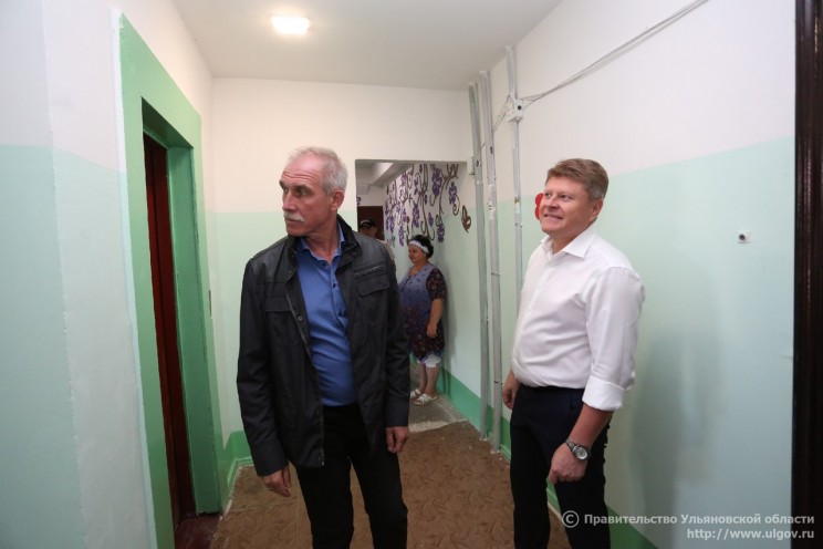 Сергей Морозов и Игорь Тихонов во время рабочей поездки в Димитровград, предвыборная кампания 2016 года